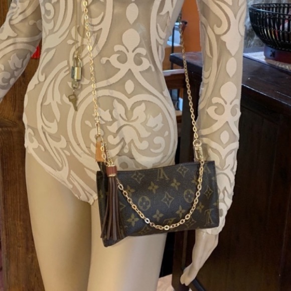 💙LV POUCH SUPER ATTRACTIVE 7.8”x4.25 FAB 4 SUMMER - Picture 2 of 16